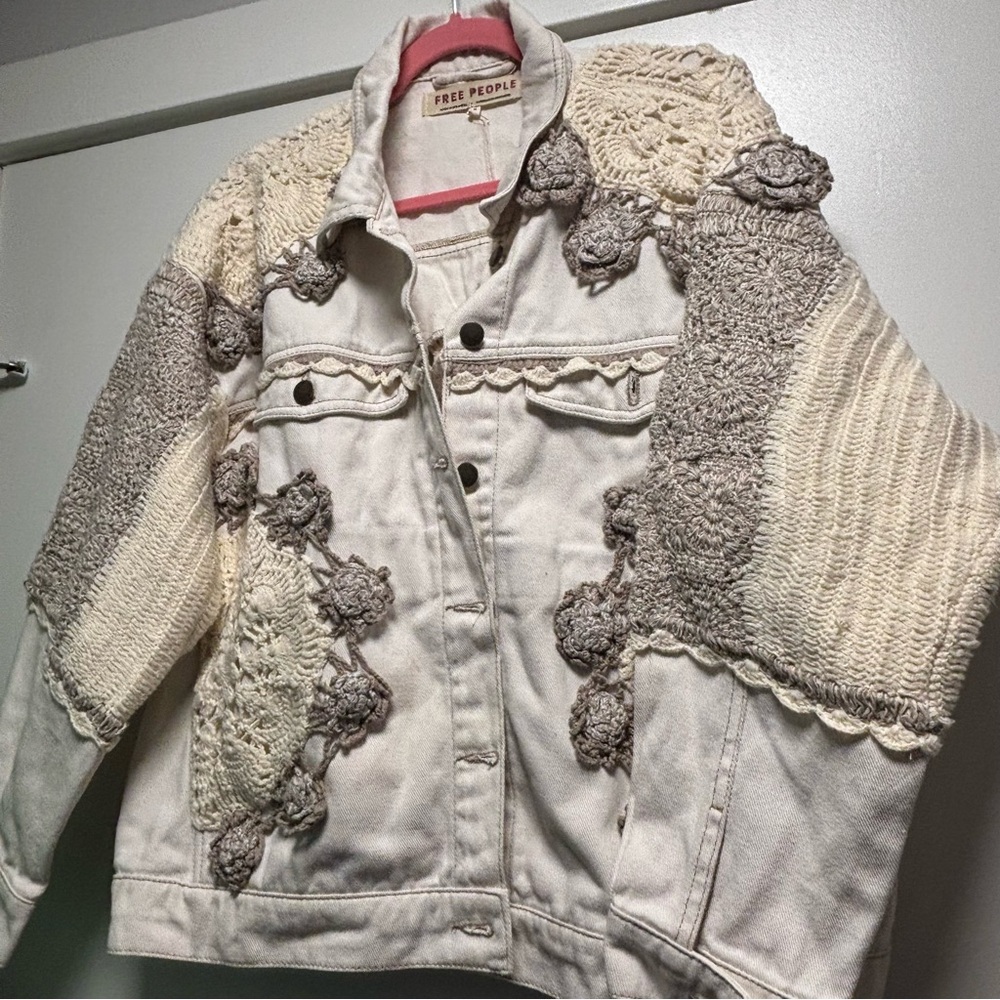NWT Free People Bali Rare Hearts Crochet Embroidered Flower Beige Denim Jacket M - Picture 8 of 11